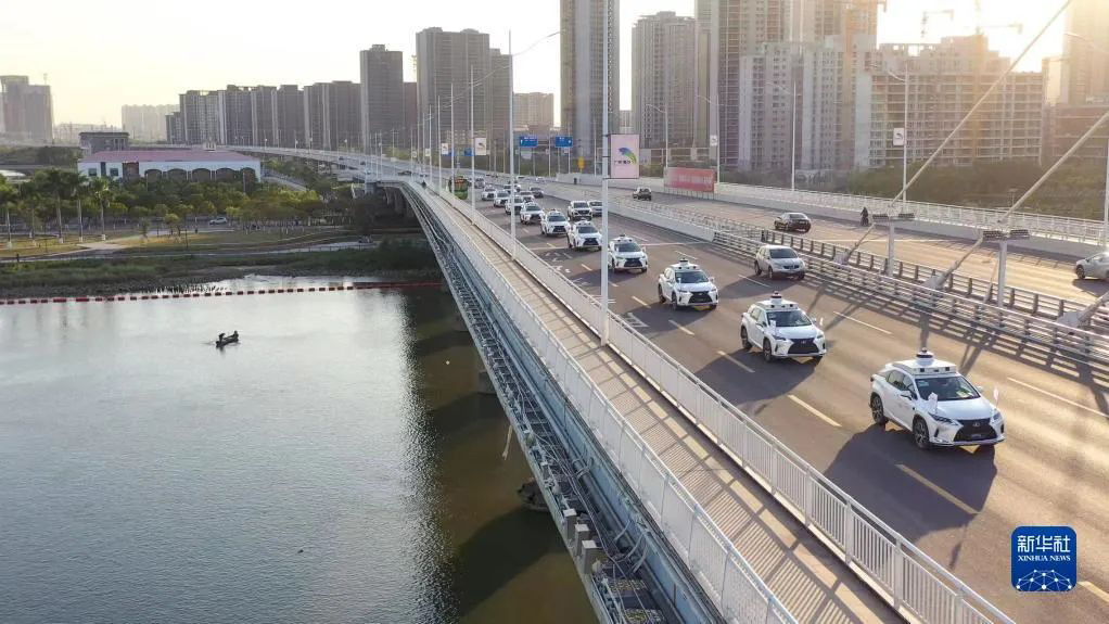 无人驾驶汽车.jpg
